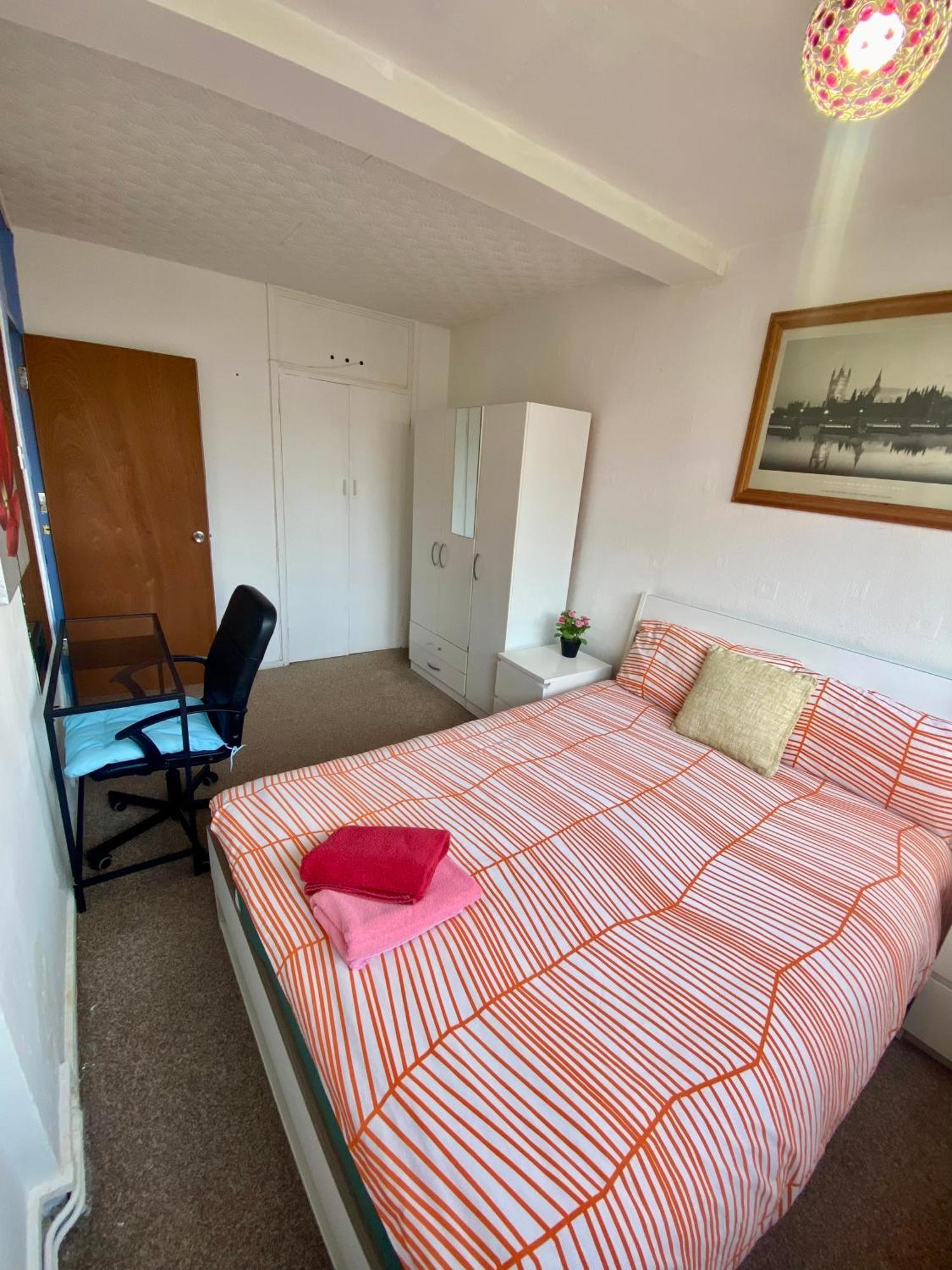 Cosy 3 Bed Apt, Old Truman Brewery! Brick Lane, London, E1 Екстериор снимка